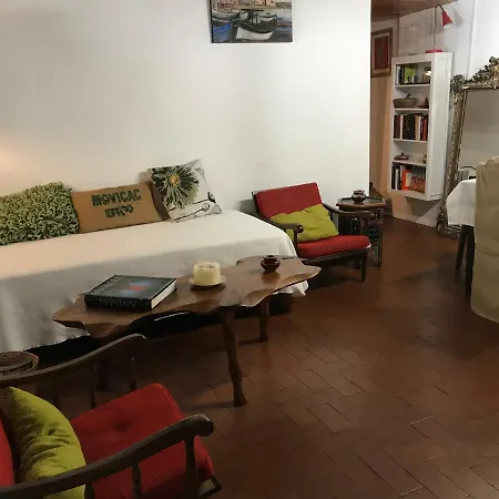 Maison De Village Nyaraló *